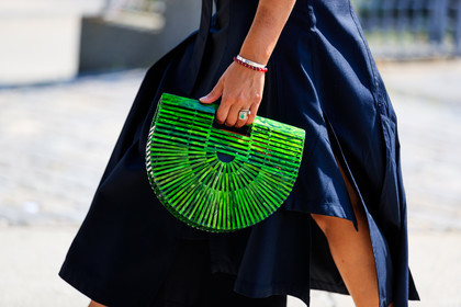 black skirt, bracelet, graphic bag, green bag, leather bag, rings, fashion week, frenchystyle, FW, jonathan paciullo, street style, NYFW, NEW YORK, SPRING SUMMER 2019, SS 19, atmosphere details, horizontal, detail