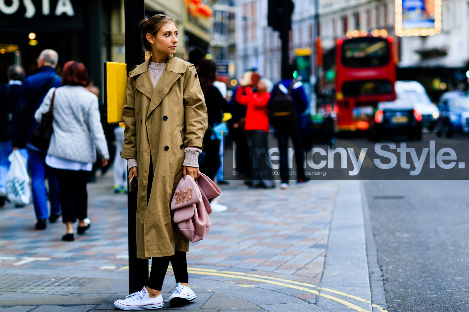 atmosphere details, beige coat, converse, embroidered bag, fashion week, frenchystyle, full length, FW, horizontal, jenny walton, jonathan paciullo, LFW, LONDON, pink bag, SPRING SUMMER 2017, SS 17, street style, trench coat, trousers, white sneakers, woman
