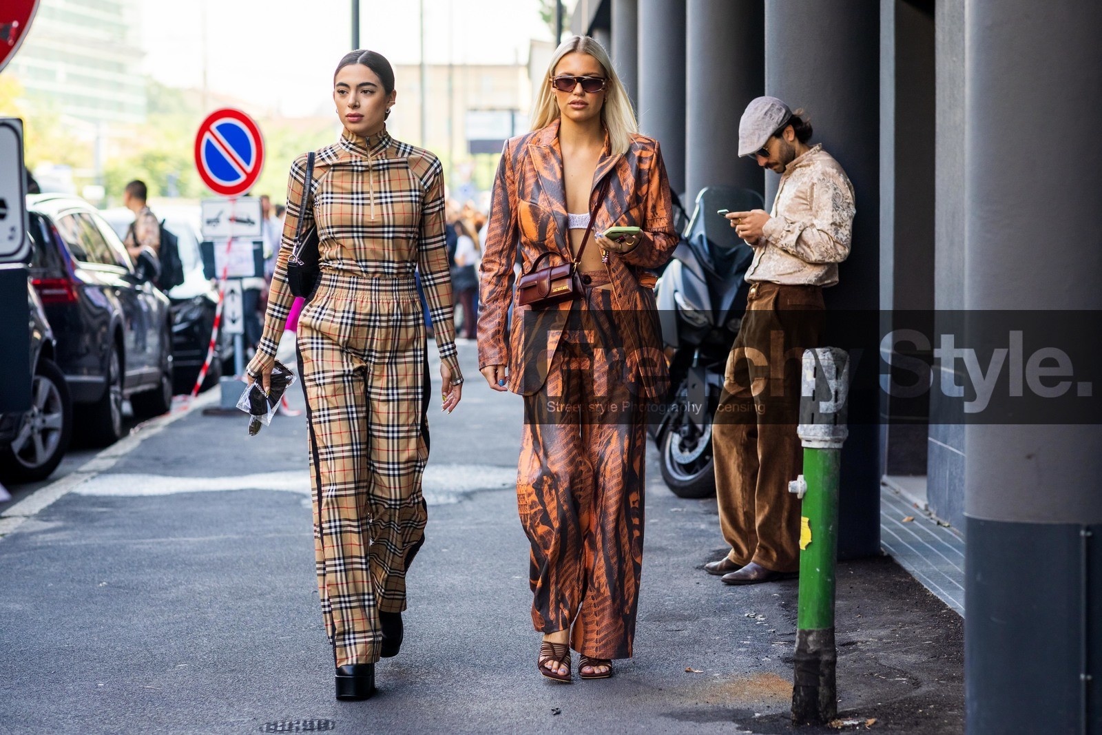 blazer, Caroline Ebo, jacquemus bag, leather bag, leather blazer, leather pants, orange blazer, orange pants, printed blazer, printed pants, red bag, suit, sunglasses, bra, knitted bra, white bra, cut out, sandals, brown sandals, leather sandals, print, color, black bag, black boots, burberry look, check, checked pants, checked top, croc bag, fluid pants, leather bag, leather boots, plateform, print, printed pants, printed top, sunglasses, zipped top, beige top, beige pants, stripes, fashion week, frenchystyle, FW, jonathan paciullo, street style, SPRING SUMMER 2022, SS 22, MFW, MILAN, atmosphere details, horizontal, full length
