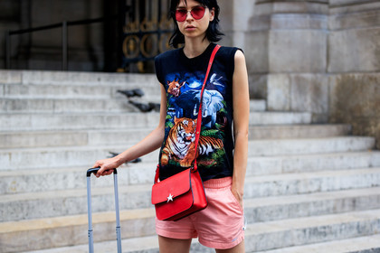animal print, black tank top, graphic top, leather bag, pink shorts, printed top, red bag, sunglasses, fashion week, frenchystyle, FW, jonathan paciullo, street style, PFW, PARIS, atmosphere details, horizontal, detail, model, AUTUMN WINTER 2018-2019, FALL WINTER 2018-2019, FW 18-19