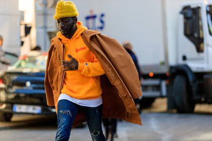 blue denim, camel coat, denim pants, hoodie, jeans, orange sweater, over the shoulder, trousers, yellow beanie, fashion week, frenchystyle, FW, jonathan paciullo, street style, PFW, PARIS, AUTUMN WINTER 2019-2020, AW 19-20, FALL WINTER 2019-2020, FW 19-20, horizontal, atmosphere details, detail