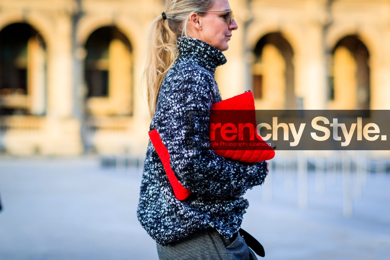 atmosphere details, AUTUMN WINTER 2017-2018, AW 17-18, detail, FALL WINTER 2017-2018, fashion week, frenchystyle, FW, FW 17-18, grey knit, horizontal, jonathan paciullo, leather bag, PARIS, PFW, red bag, street style