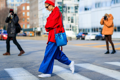 blue bag, blue pants, converse, leather bag, leather shoes, mansur gabriel, red beanie, red jacket, sunglasses, trousers, white sneakers, street style, jonathan paciullo, FW, frenchystyle, fashion week, NYFW, NEW YORK, AUTUMN WINTER 2018-2019, AW 18-19, FALL WINTER 2018-2019, FW 18-19, atmosphere details, horizontal, detail, jenny walton