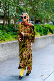 black shoes, brocard, floral, flowers, graphic dress, high heels, leather bag, leather shoes, printed dress, red bag, sunglasses, tights, fashion week, frenchystyle, FW, jonathan paciullo, street style, LFW, LONDON, SPRING SUMMER 2019, SS 19, vertical, full length