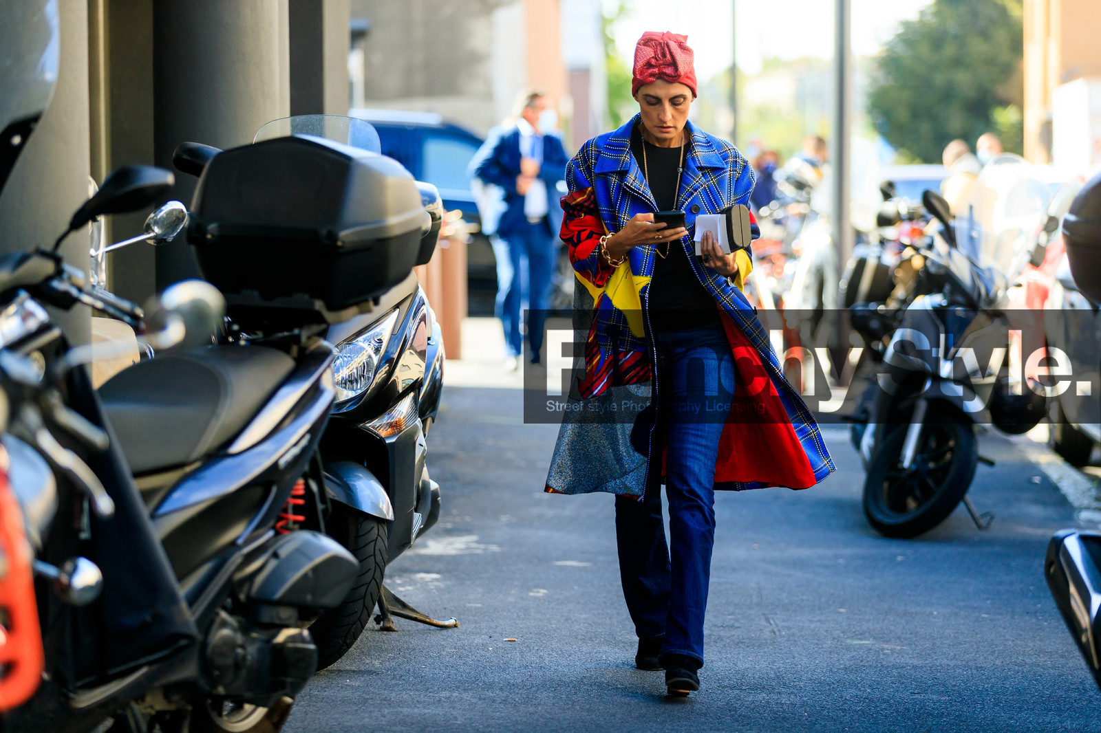 blue coat, red coat, yellow coat, checked coat, patchwork coat, hair scarf, striped coat, sparkling coat, golden bracelet, golden necklace, long necklace, big chain bracelet, blue jeans, sparkling scarf, flare jeans, street style, jonathan paciullo, FW, frenchystyle, fashion week, MFW, MILAN, SPRING SUMMER 2021, SS 21, horizontal, atmosphere details, full length
