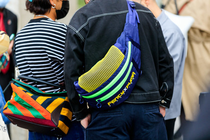 backpack, back details, waist bag, crossbody bag, navy blue bag, fenty bag, striped bag, patchwork bag, suede bag, multicolor bag, orange bag, orange suede bag, green suede bag, yellow suede bag, loewe bag, loewe puzzle bag, bag detail, close up detail, fashion week, frenchystyle, FW, jonathan paciullo, street style, PFW, PARIS, SPRING SUMMER 2022, SS 22, horizontal, atmosphere details, detail