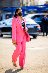 pink suit, pink blazer, pink pants, black bra, white shirt, black mask, sunglasses, sparkling sandals, pink look, fashion week, frenchystyle, FW, jonathan paciullo, street style, vertical, full length