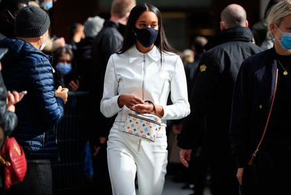 laura harrier, white jacket, white pants, white leather bag, box bag, hand bag, square shape bag, monogrammed bag, technical fabric jacket, technical fabric pants, zipped jacket, louis vuitton bag, louis vuitton jacket, louis vuitton pants, louis vuitton total look, white total look, covid face mask, PARIS, PFW, fashion week, frenchystyle, FW, jonathan paciullo, street style, SPRING SUMMER 2021, SS 21, horizontal, atmosphere details, detail