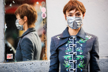 elsa muse, dark grey jacket, floral embroidered jacket, button jacket, paco rabanne jacket, paco rabanne coat, dark grey coat, floral embroidered coat, close up detail, covid face mask, PARIS, PFW, fashion week, frenchystyle, FW, jonathan paciullo, street style, SPRING SUMMER 2021, SS 21, horizontal, atmosphere details, detail