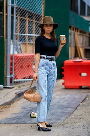 beige bag, black belt, black shoes, black t shirt, blue denim, brown hat, denim pants, high heels, high waist jeans, jeans, leather bag, leather shoes, rejina pyo, trousers, fashion week, frenchystyle, FW, jonathan paciullo, street style, NEW YORK, NYFW, SPRING SUMMER 2020, SS 20, vertical, full length