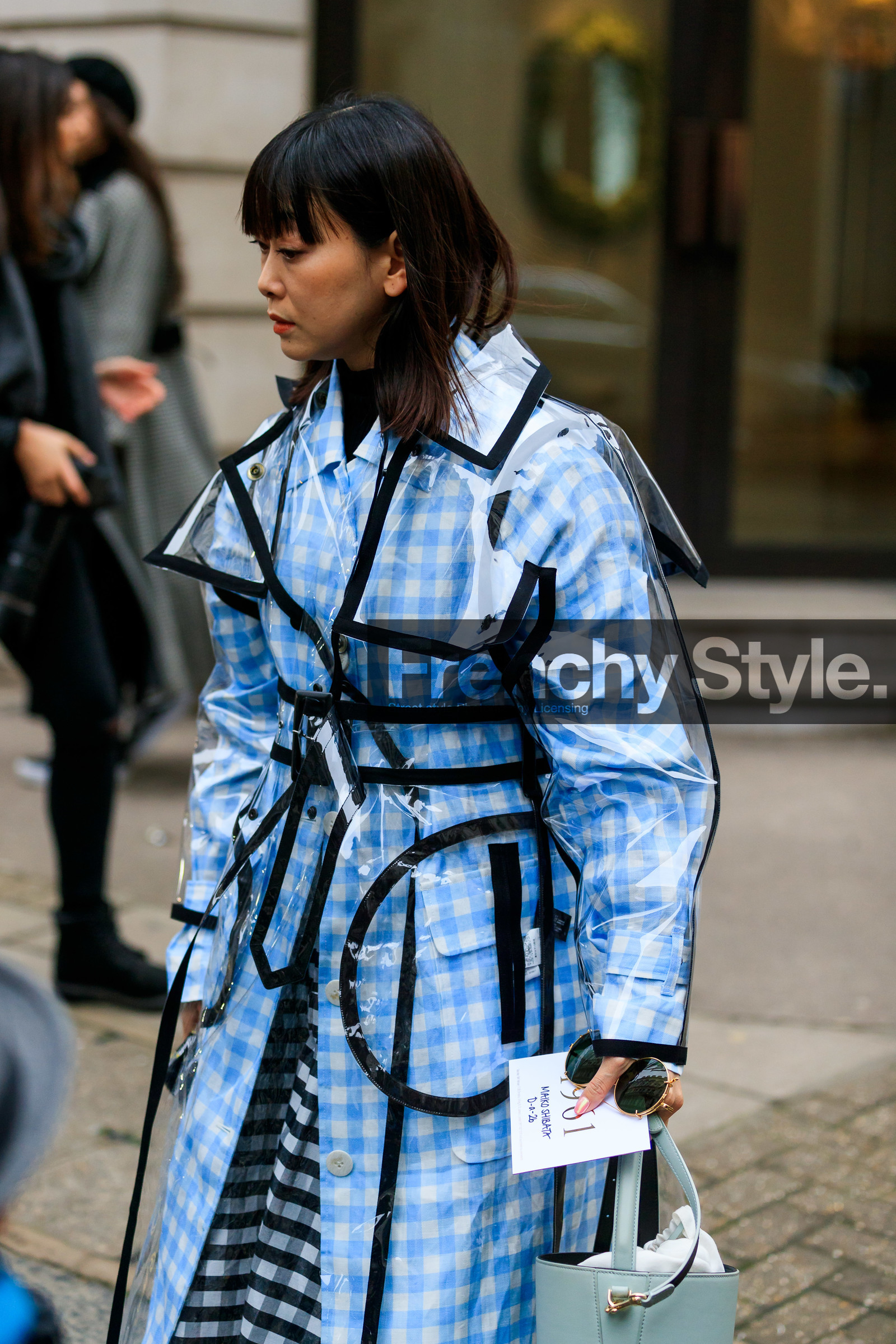 blue dress, checked, gingham, graphic dress, leather bag, plaid, printed dress, transparent coat, trench coat, street style, jonathan paciullo, FW, frenchystyle, fashion week, LFW, LONDON, AUTUMN WINTER 2019-2020, AW 19-20, FW 19-20, FALL WINTER 2019-2020, vertical, atmosphere details, detail