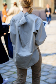 atmosphere details, detail, fashion week, frenchystyle, FW, grey shirt, jonathan paciullo, PARIS, PFW, ponytail, SPRING SUMMER 2018, SS 18, street style, trousers, vertical