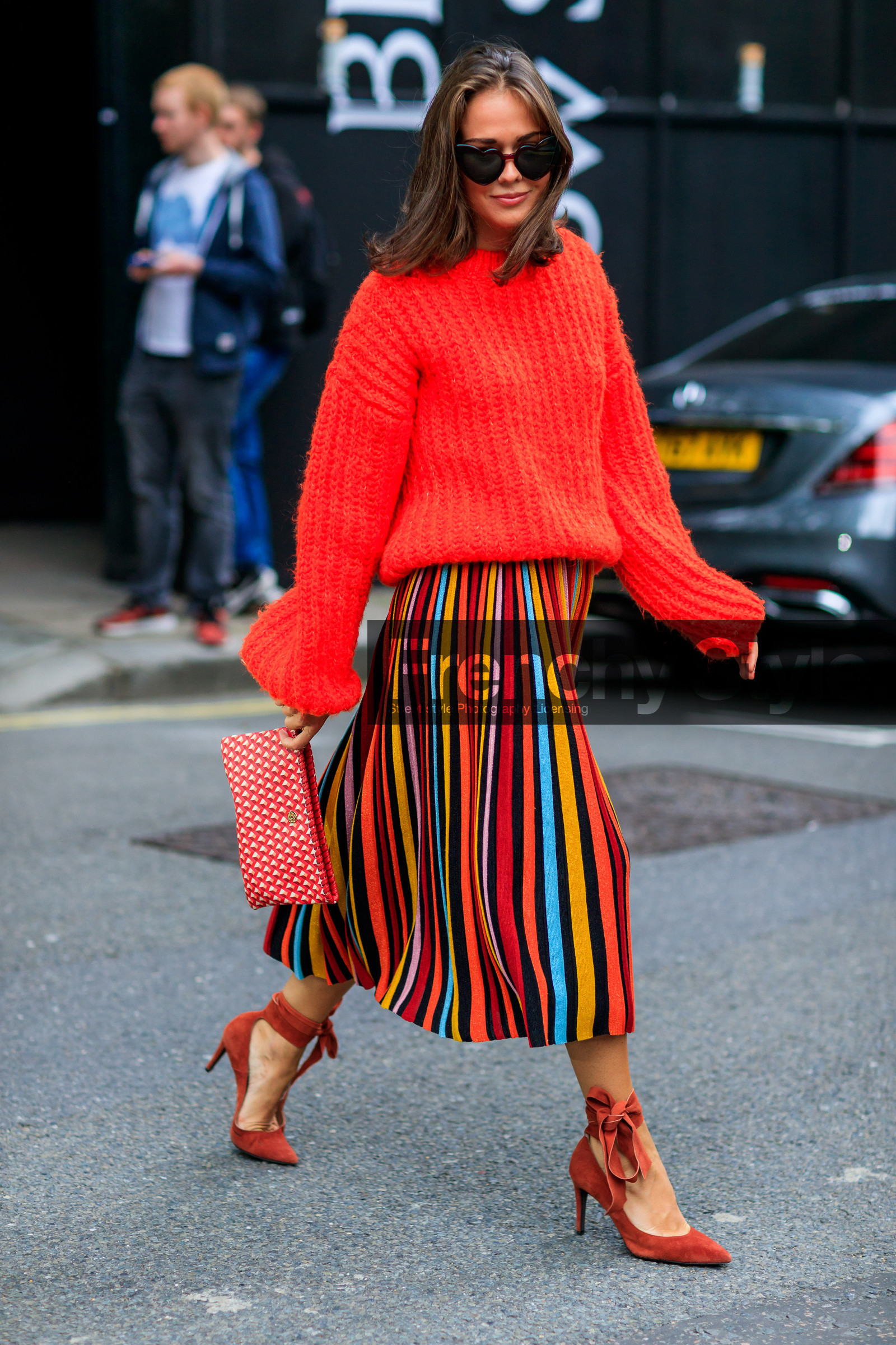checked, graphic bag, graphic skirt, high heels, leather bag, leather shoes, multicolor skirt, pierre hardy, plaid, pleated skirt, printed bag, printed skirt, red bag, red shoes, red sweater, sunglasses, fashion week, frenchystyle, FW, jonathan paciullo, street style, LFW, LONDON, SPRING SUMMER 2019, SS 19, vertical, full length