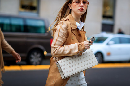 beige jacket, camel jacket, graphic bag, graphic skirt, leather bag, printed bag, printed skirt, sunglasses, trench coat, white bag, fashion week, frenchystyle, FW, jonathan paciullo, street style, MFW, MILAN, AUTUMN WINTER 2018-2019, FALL WINTER 2018-2019, FW 18-19, horizontal, atmosphere details