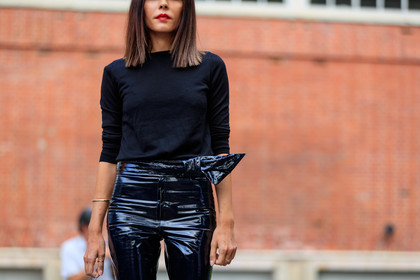 atmosphere details, black pants, black top, blue denim, denim pants, detail, Evangelie Smyrniotaki, fashion week, frenchystyle, FW, horizontal, jeans, jonathan paciullo, MFW, MILAN, SPRING SUMMER 2017, SS 17, street style, tone on tone, total look black, trousers, varnished leather