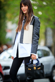 leia sfez, white leather jacket, black leather bag, black leather boots, black legging, light blue shirt, bicolor jacket, button jacket, hermes bag, birkin hermes bag, bandana, navy blue bandana, hand bag, street style, jonathan paciullo, FW, frenchystyle, fashion week, PFW, PARIS, SPRING SUMMER 2021, SS 21, vertical, atmosphere details, detail