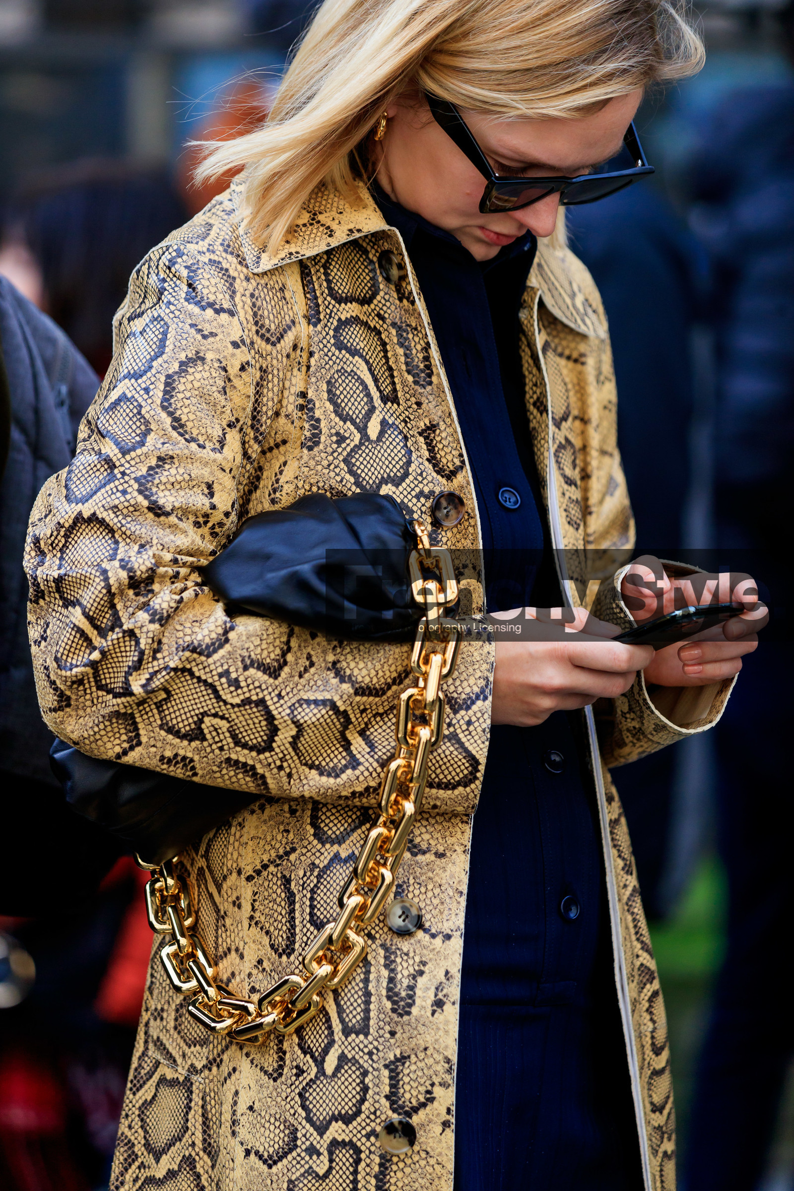 black dress, black leather bag, light beige leather jacket, animal skin jacket, golden chain strap bag, fashion week, frenchystyle, FW, jonathan paciullo, street style, LFW, LONDON, AUTUMN WINTER 2020-2021, FALL WINTER 2020-2021, FW 20-21, vertical, atmosphere details, detail