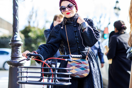 atmosphere details, AUTUMN WINTER 2016-2017, AW 16-17, black coat, catherine baba, chloe, detail, FALL WINTER 2016-2017, fashion week, frenchystyle, fun sunglasses, FW, FW 16-17, graphic bag, horizontal, jonathan paciullo, leather bag, multicolor bag, PARIS, patchwork, PFW, red beanie, red lips, street style, sunglasses