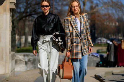 alexandra carl, beige jacket, black and white bag, black shirt, blazer, blue denim, camel bag, checked, denim pants, gingham, graphic bag, graphic jacket, jeans, leather bag, leather pants, leather shirt, loewe, pernille teisbaek, plaid, printed bag, printed jacket, sunglasses, trousers, white pants, white t shirt, PARIS, PFW, street style, jonathan paciullo, FW, frenchystyle, fashion week, AUTUMN WINTER 2019-2020, AW 19-20, FALL WINTER 2019-2020, FW 19-20, horizontal, atmosphere details, detail