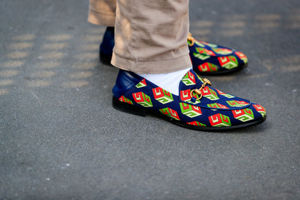 blue shoes, gucci, leather shoes, loafers, multicolor shoes, printed shoes, trousers, white socks, fashion week, frenchystyle, FW, jonathan paciullo, street style, MFW, MILAN, AUTUMN WINTER 2019-2020, AW 19-20, FALL WINTER 2019-2020, FW 19-20, atmosphere details, detail, horizontal