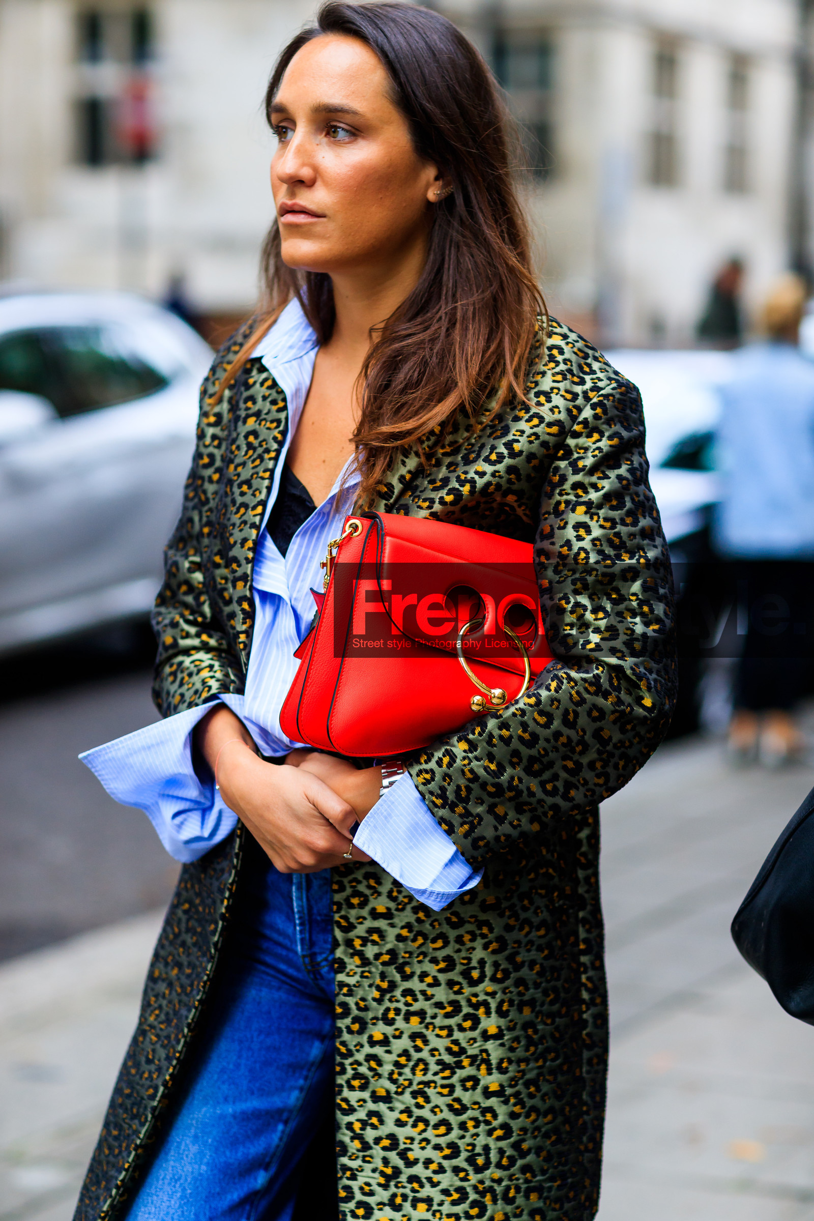 animal print, atmosphere details, blue denim, blue shirt, denim pants, detail, fashion week, frenchystyle, FW, golden jacket, jeans, jonathan paciullo, jw anderson, leather bag, leopard print, LFW, LONDON, printed coat, red bag, SPRING SUMMER 2018, SS 18, street style, striped shirt, trousers, vertical