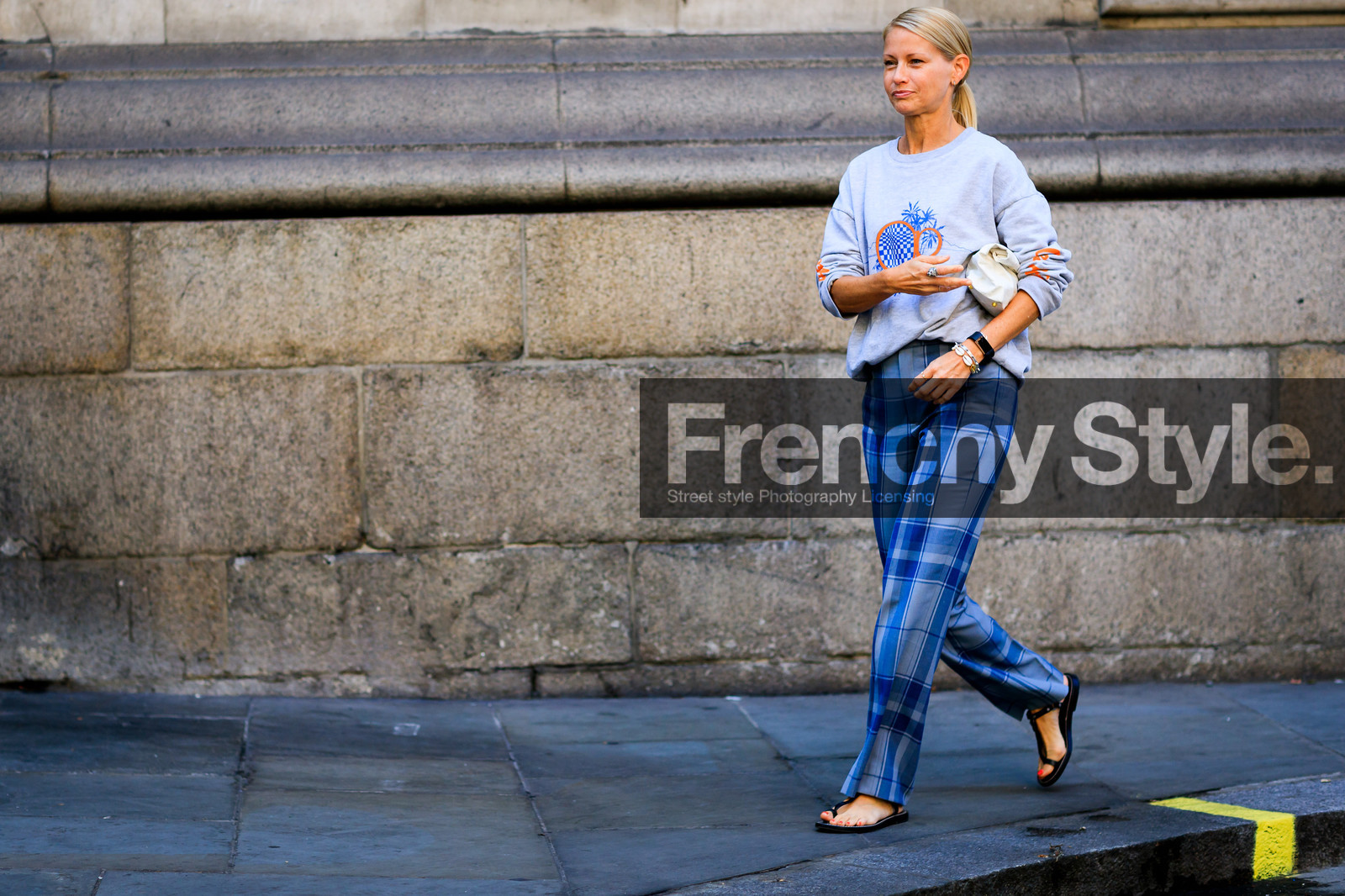 black shoes, blue pants, checked, graphic pants, grey sweater, holli rogers, leather shoes, plaid, printed pants, trousers, white bag, fashion week, frenchystyle, FW, jonathan paciullo, street style, LFW, LONDON, SPRING SUMMER 2019, SS 19, atmosphere details, horizontal, full length