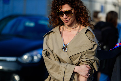 atmosphere details, AUTUMN WINTER 2017-2018, AW 17-18, detail, FALL WINTER 2017-2018, fashion week, frenchystyle, FW, FW 17-18, horizontal, jonathan paciullo, MFW, MILAN, necklace, street style, sunglasses, trench coat