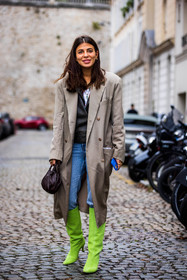bag, blue jean, boots, brown bag, coat, denim, fluo green boots, grey coat, leather bag, leather boots, long coat, rings, street style, jonathan paciullo, FW, frenchystyle, fashion week, PFW, PARIS, SPRING SUMMER 2022, SS 22, vertical, full length