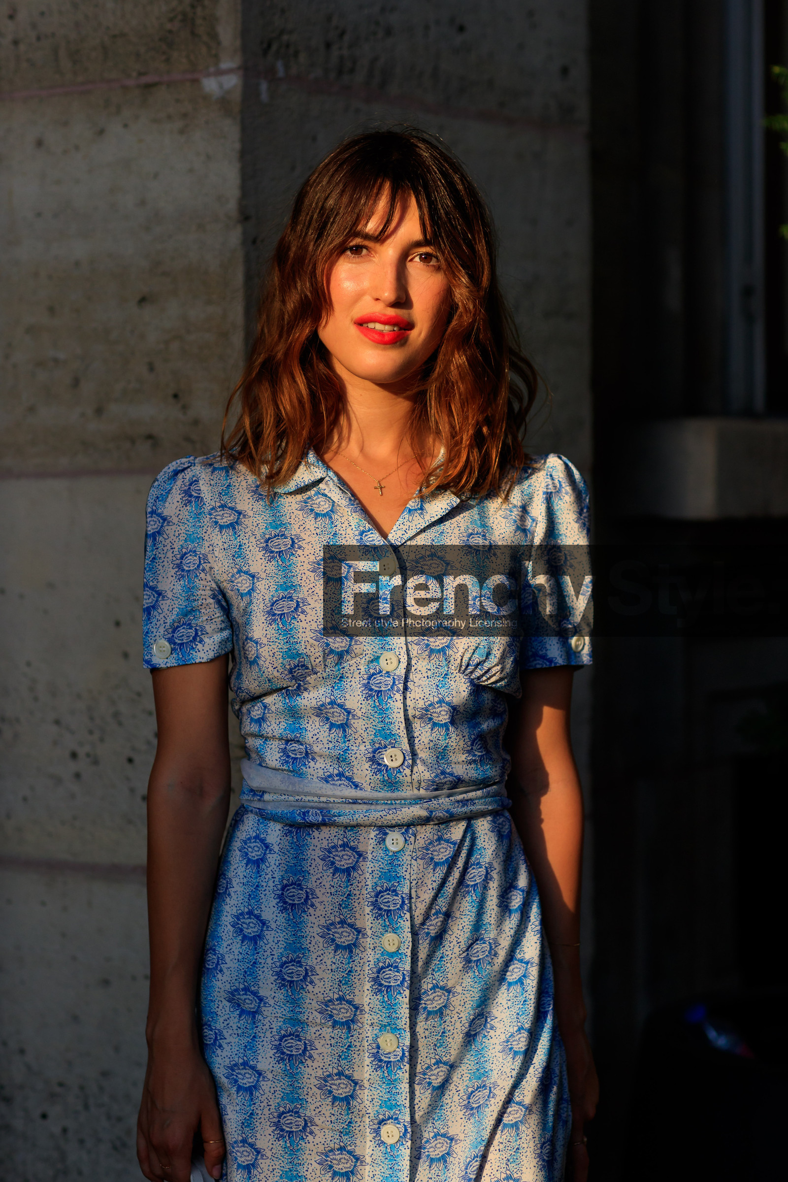 blue dress, graphic dress, printed dress, red lips, fashion week, frenchystyle, FW, jonathan paciullo, street style, PFW, PARIS, vertical, detail, atmosphere details, AUTUMN WINTER 2018-2019, FALL WINTER 2018-2019, FW 18-19, jeanne damas