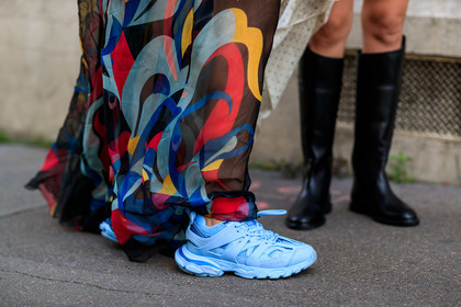 close up detail, legs detail, shoes detail, light blue sneakers, balenciaga shoes, balenciaga sneakers, fashion week, frenchystyle, FW, jonathan paciullo, street style, PFW, PARIS, AUTUMN WINTER 2021-2022, FALL WINTER 2021-2022, FW 21-22, atmosphere details, horizontal, detail