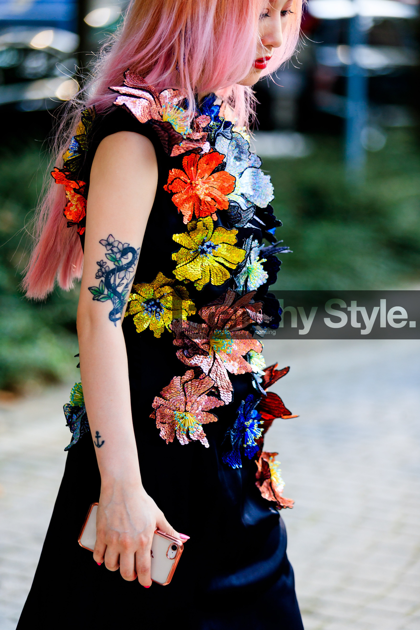 dyed hair, embroidered dress, floral, flowers, pink hair, tattoos, fashion week, frenchystyle, FW, jonathan paciullo, street style, MFW, MILAN, SPRING SUMMER 2019, SS 19, vertical, atmosphere details, detail