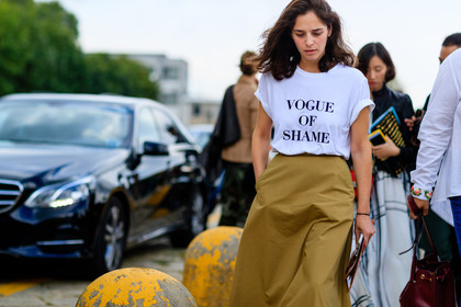 atmosphere details, beige skirt, detail, fashion week, frenchystyle, FW, horizontal, jonathan paciullo, MFW, MILAN, printed t shirt, SPRING SUMMER 2017, SS 17, street style, white t shirt