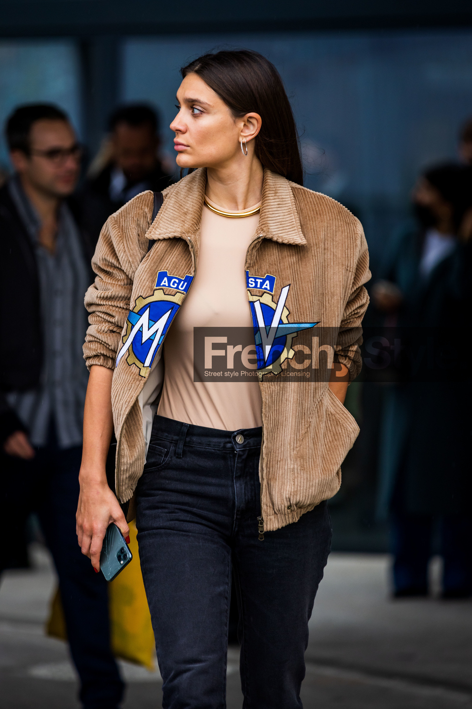 black jean, bracelet, brown jacket, cordoroy jacket, jacket, jean, Kate Darma, zipped jacket, fashion week, frenchystyle, FW, jonathan paciullo, street style, PFW, PARIS, SPRING SUMMER 2022, SS 22, vertical, atmosphere details