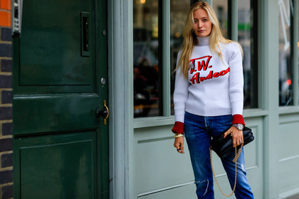 atmosphere details, black bag, blue denim, denim pants, detail, fashion week, frenchystyle, FW, horizontal, jeans, jonathan paciullo, jw anderson, leather bag, LFW, LONDON, printed sweater, SPRING SUMMER 2017, SS 17, street style, trousers, white sweater, woman