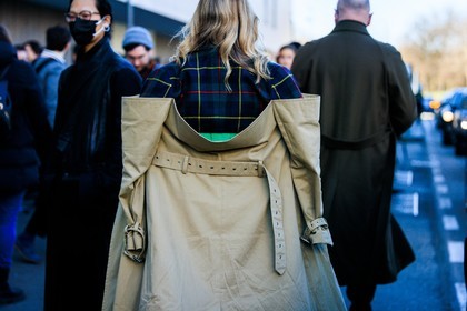 back detail, classic coat, beige coat, plaide blazer, green blazer, fashion week, frenchystyle, FW, jonathan paciullo, street style, atmosphere details, horizontal