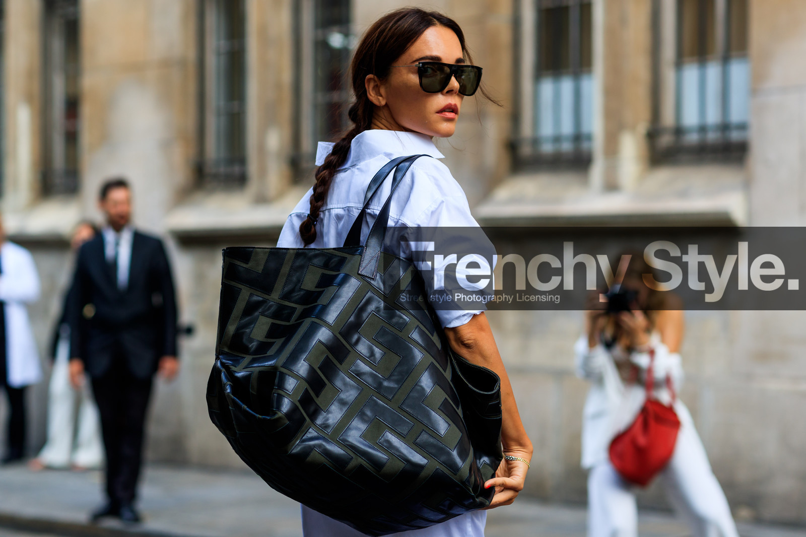 black bag, leather bag, sunglasses, white shirt, PFW, fashion week, frenchystyle, FW, jonathan paciullo, street style, PARIS, horizontal, atmosphere details, detail, AUTUMN WINTER 2018-2019, FALL WINTER 2018-2019, FW 18-19, evangelie smyrniotaki