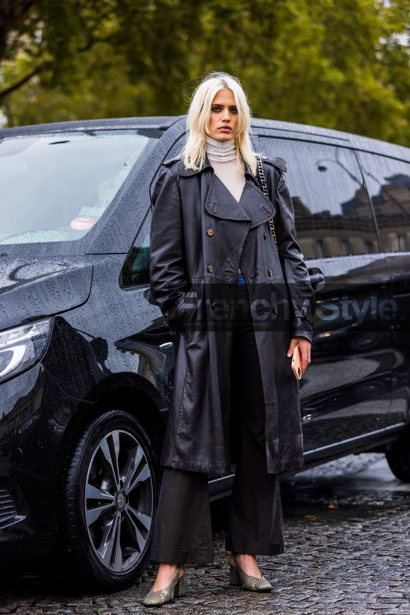 beige turtleneck, black coat, black pants, coat, croco heels, heels, leather coat, long coat, pants, striped pants, stripes, turlteneck, fashion week, frenchystyle, FW, jonathan paciullo, street style, PFW, PARIS, SPRING SUMMER 2022, SS 22, vertical, full length