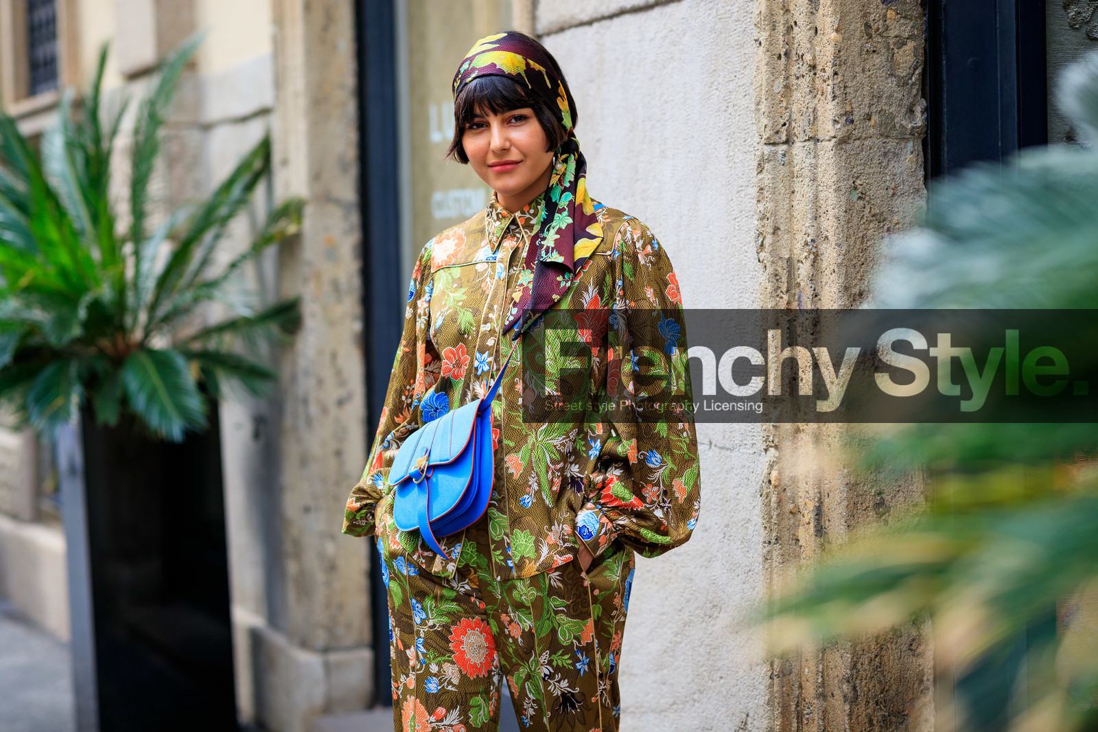 maria bernad, blue leather bag, brown pants, brown shirt, camel leather shoes, crossbody bag, floral print total look, floral printed pants, floral printed scarf, floral printed shirt, loose pants, loose shirt, peter pilotto bagpyjama look, silk pants, silk scarf, silk shirt, fashion week, frenchystyle, FW, jonathan paciullo, street style, MFW, MILAN, SPRING SUMMER 2020, SS 20