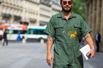 atmosphere details, detail, embroidered jumpsuit, fashion week, frenchystyle, FW, green jumpsuit, horizontal, jonathan paciullo, MENSWEAR, PARIS, PFW, SPRING SUMMER 2017, SS 17, street style, sunglasses