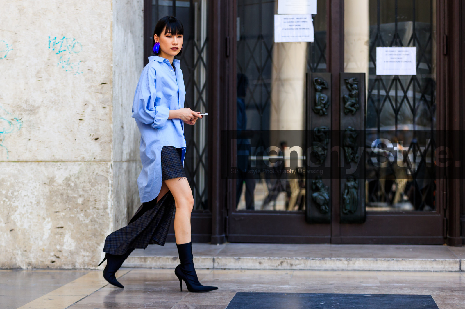atmosphere details, black boots, blue shirt, choker, earrings, fashion week, frenchystyle, full length, FW, high heels, horizontal, jonathan paciullo, leather shoes, MENSWEAR, necklace, PARIS, PFW, plaid, printed skirt, SPRING SUMMER 2018, SS 18, street style, tartan