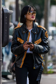 black jacket, black pants, jacket, leather jacket, oversize sunglasses, sunglasses, white t-shirt, street style, jonathan paciullo, FW, frenchystyle, fashion week, PFW, PARIS, SPRING SUMMER 2022, SS 22, vertical, atmosphere details