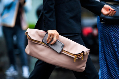 atmosphere details, AUTUMN WINTER 2016-2017, AW 16-17, detail, FALL WINTER 2016-2017, fashion week, frenchystyle, FW, FW 16-17, HAUTE COUTURE, horizontal, iphone, jonathan paciullo, leather bag, leather clutch, MENSWEAR, nude clutch, PARIS, PFW, pink bag, pink clutch, street style