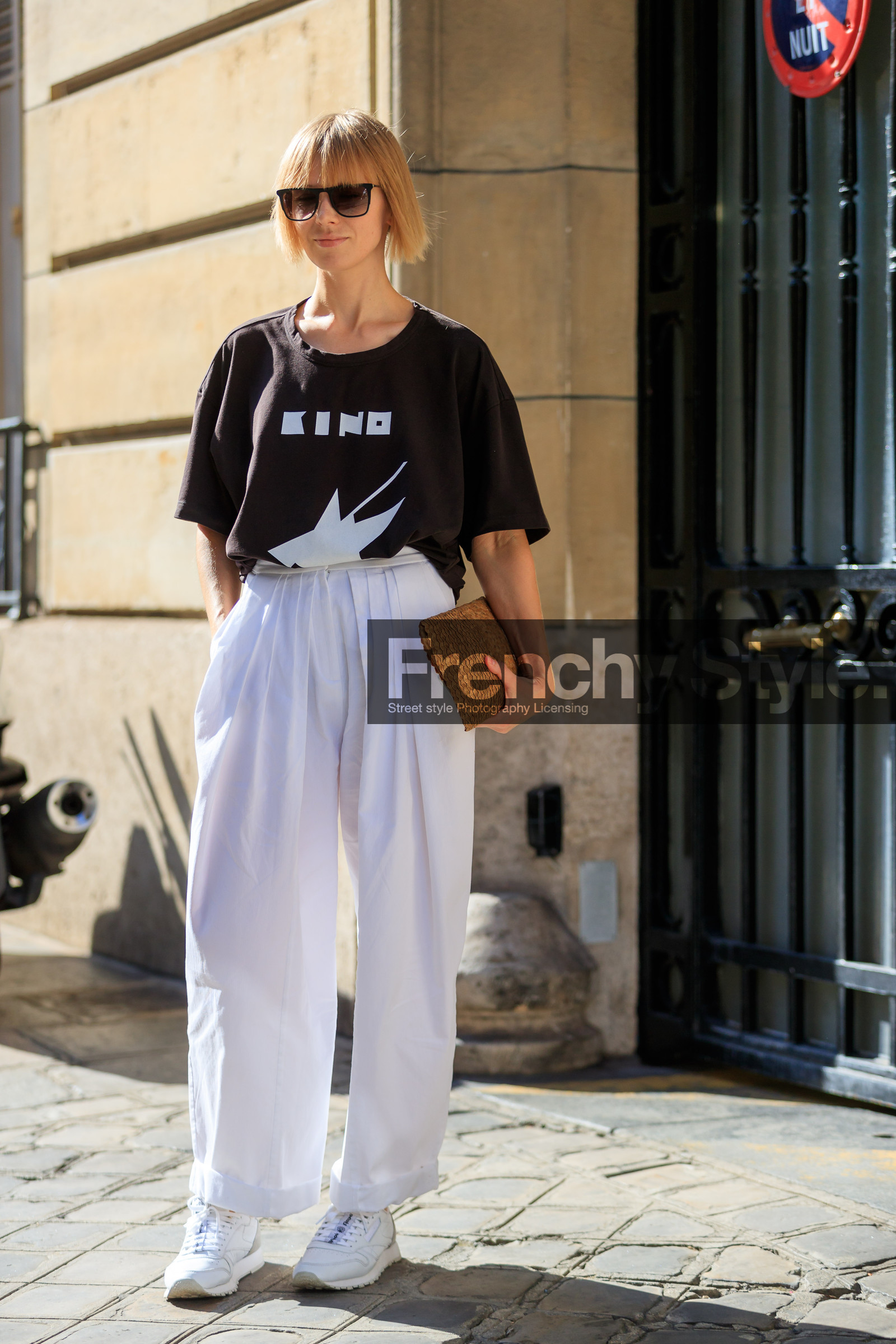 beige bag, black t shirt, leather bag, leather shoes, printed t shirt, reebok, trousers, white pants, white sneakers, fashion week, frenchystyle, FW, jonathan paciullo, street style, PFW, PARIS, vertical, full length, AUTUMN WINTER 2018-2019, FALL WINTER 2018-2019, FW 18-19, vika gazinskaya
