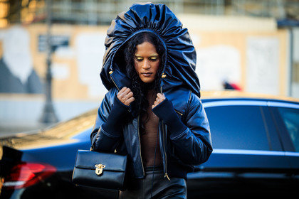 schiaparelli, black hood, bomber jacket, short jacket, leather jacket, black jakcet, transparent top, black top, leather pants, black handbag, leather bag, lock bag, schiaparelli jacket, golden eyes, curls, fashion week, frenchystyle, FW, jonathan paciullo, street style, PARIS, PFW, SPRING SUMMER 2022, SS 22, atmosphere details, detail, horizontal