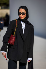 bag, black blazer, black pants, black sunglasses, blazer, chain bag, dior bag, hijab, Leena Al Ghouti, pants, quilted bag, red bag, shirt, sunglasses, white shirt, street style, jonathan paciullo, FW, frenchystyle, fashion week, PFW, PARIS, SPRING SUMMER 2022, SS 22, vertical, atmosphere details
