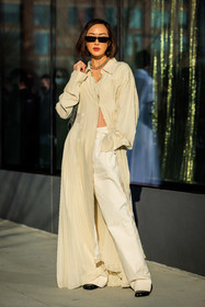 details, full black look, black pants, white striped pants, full white look, cream look, minimal look, black sunglasses, black shoes, long trench coat, white trench coat, silver pearls, pearls necklace, cropped top, striped black and white pants, baggy pants, short hair, Chriselle Lim, street style, jonathan paciullo, FW, frenchystyle, fashion week, NYFW, NEW YORK, AUTUMN WINTER 2022-2023, FALL WINTER 2022_2023, FW 22-23, vertical, full length