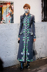 elsa muse, paco rabanne jacket, paco rabanne coat, dark grey jacket, dark grey coat, floral embroidered jacket, floral embroidered coat, long coat, silvered bag, metalic bag, paco rabanne bag, black polish boots, covid face mask, PARIS, PFW, fashion week, frenchystyle, FW, jonathan paciullo, street style, SPRING SUMMER 2021, SS 21, vertical, full length