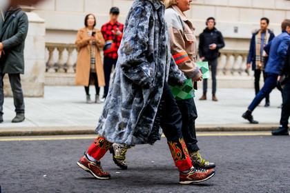 black pants, Fur coat, graphic pants, grey coat, grey fur, leather shoes, printed pants, red sneakers, sweatpants, trousers, street style, jonathan paciullo, FW, frenchystyle, fashion week, LFW, LONDON, AUTUMN WINTER 2019-2020, AW 19-20, FW 19-20, FALL WINTER 2019-2020, horizontal, atmosphere details, detail