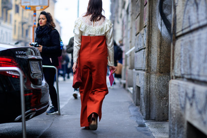 atmosphere details, AUTUMN WINTER 2017-2018, AW 17-18, back detail, beige shirt, detail, FALL WINTER 2017-2018, fashion week, frenchystyle, FW, FW 17-18, horizontal, jonathan paciullo, leather bag, leather shoes, MFW, MILAN, rachael wang, red bag, red boots, red jumpsuit, street style, trousers
