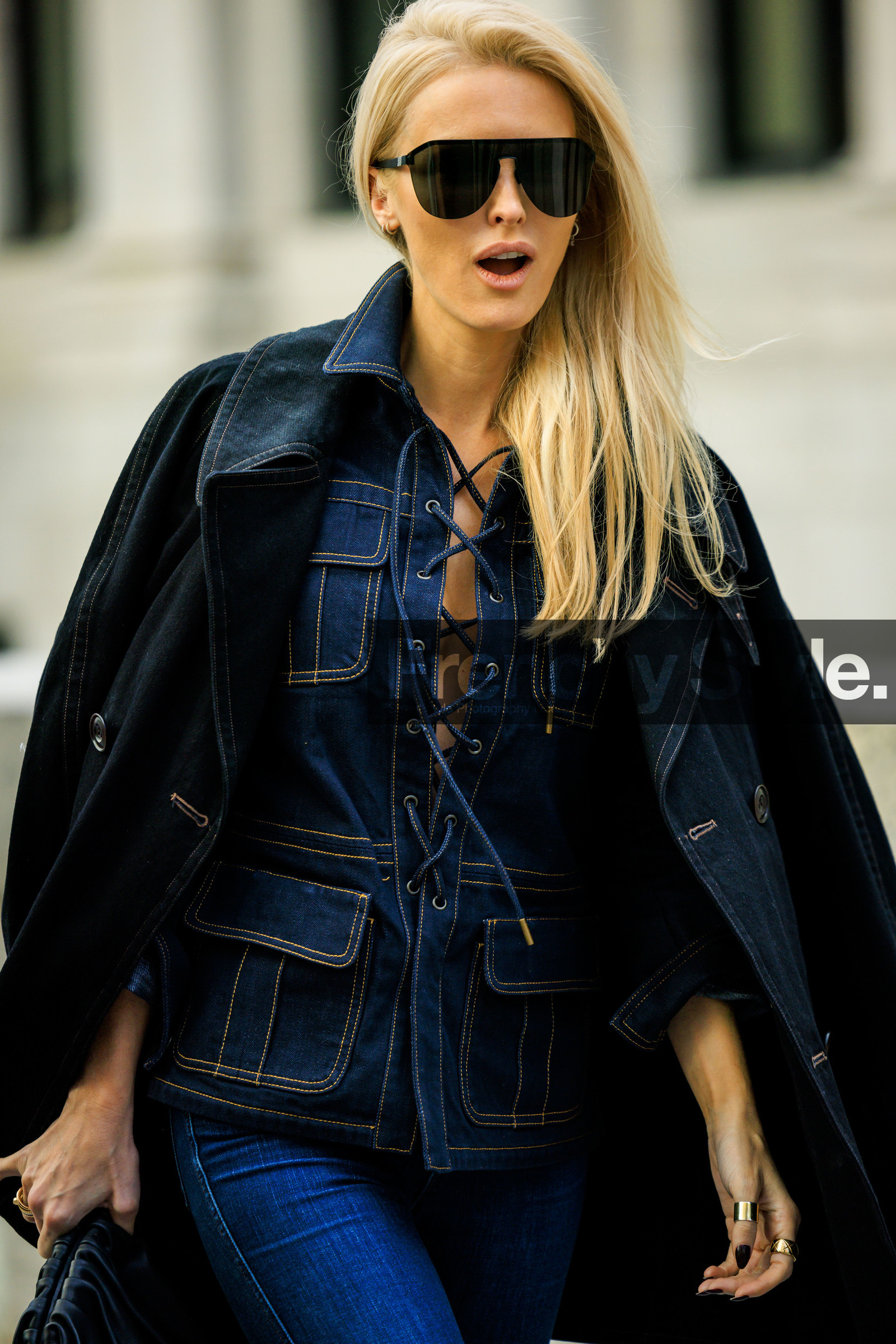 black sunglasses, denim full look, kate davidson hudson, fashion week, frenchystyle, FW, jonathan paciullo, street style, NYFW, NEW YORK, AUTUMN WINTER 2022-2023, FALL WINTER 2022_2023, FW 22-23, vertical, atmosphere details